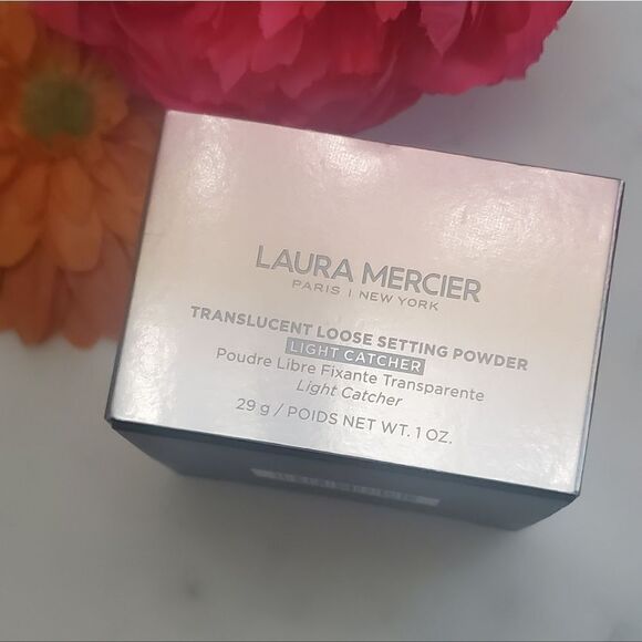 Laura Mercier Cosmic Rose Light Catching Finishing Powder - Picture 8 of 12